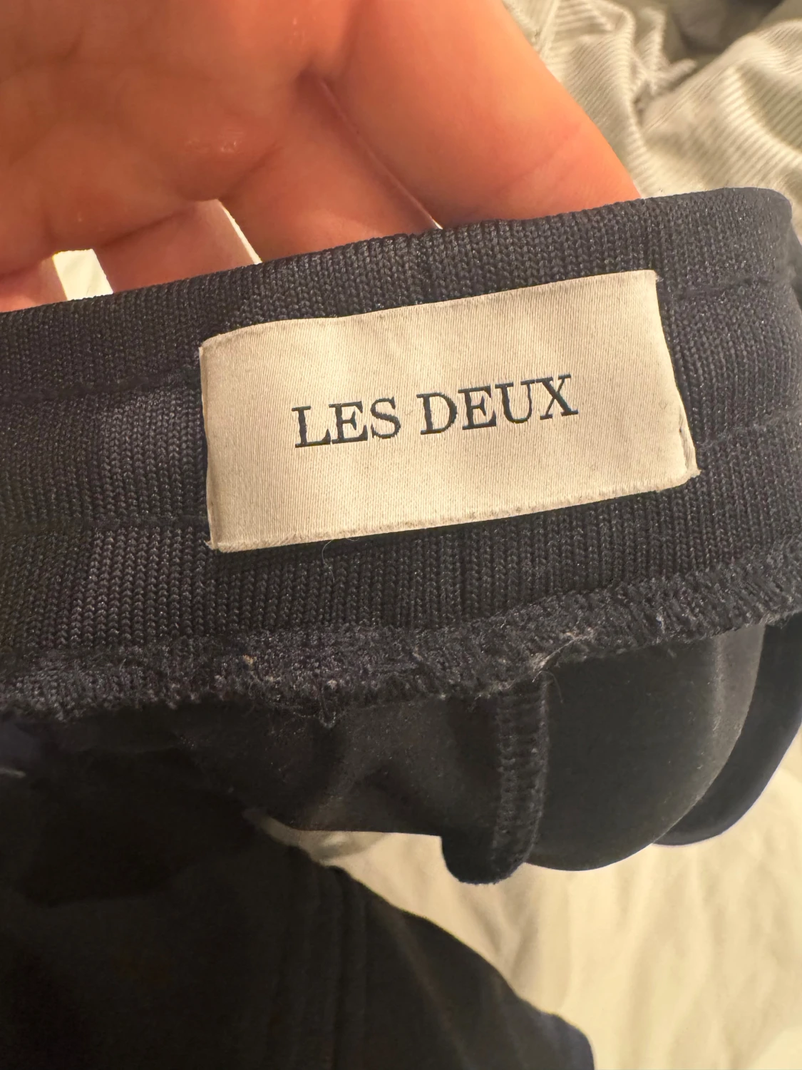 Mörkblå/svarta byxor från Les Deux - 2