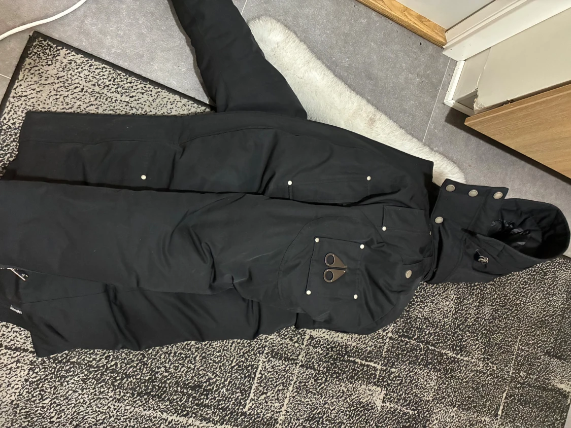 Svart dunjacka från Moose Knuckles - 1