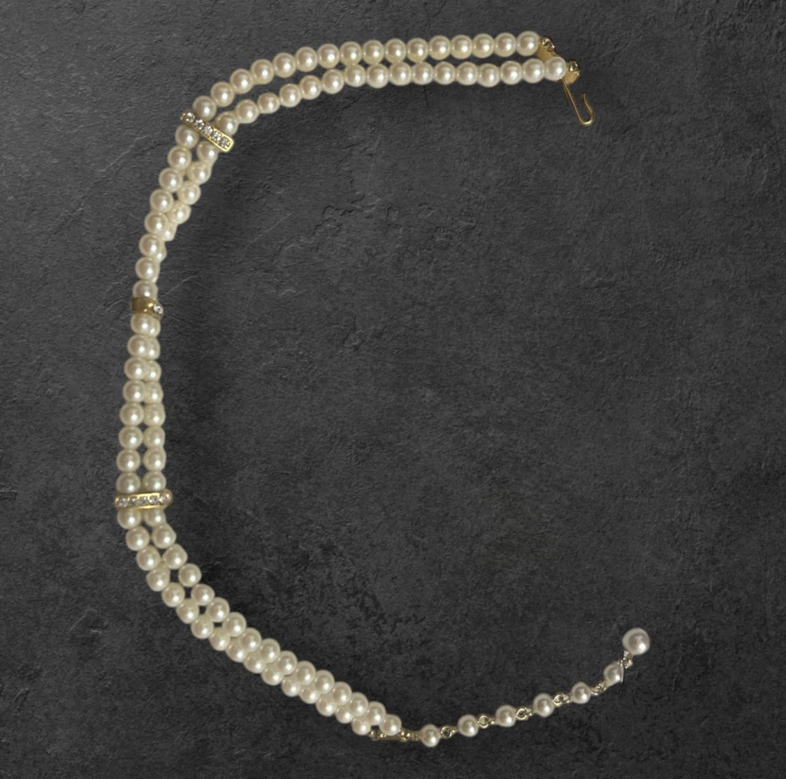 Dubbelradigt pärlhalsband med strass