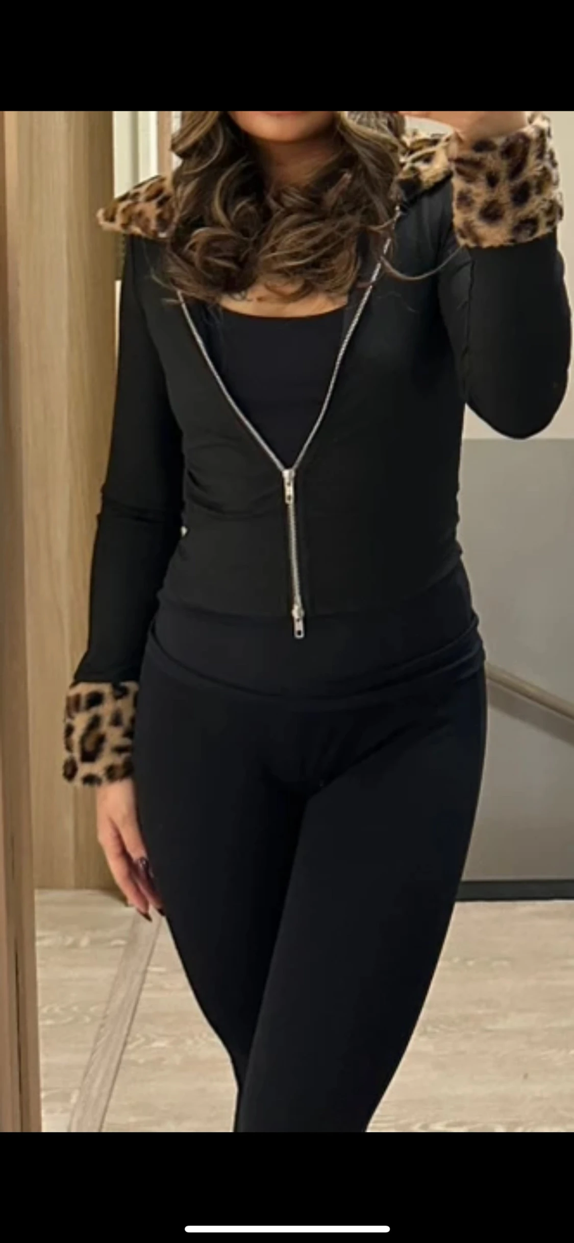 Svart cardigan jacka med leoparddetaljer