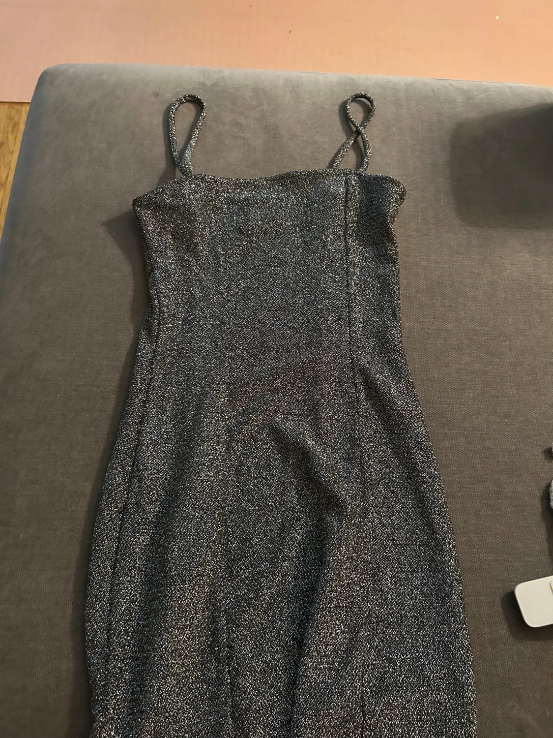 Glittrig silverklänning från H&M Divided