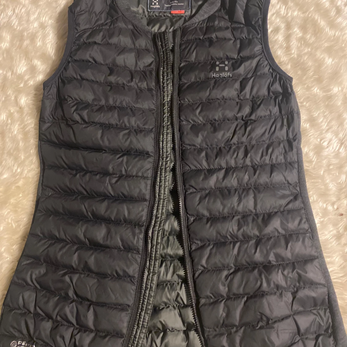 Svart dunväst från Haglöfs XS