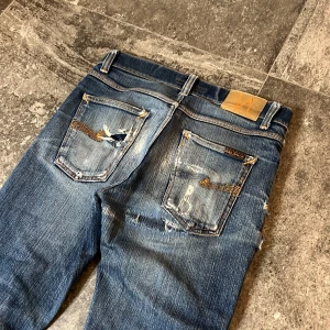Sjuka Dry Nudie Jeans - Steady Eddie || - stört snygga nudie i 30/32, personligt par därmed priset👏 (hål i ena framfickan)