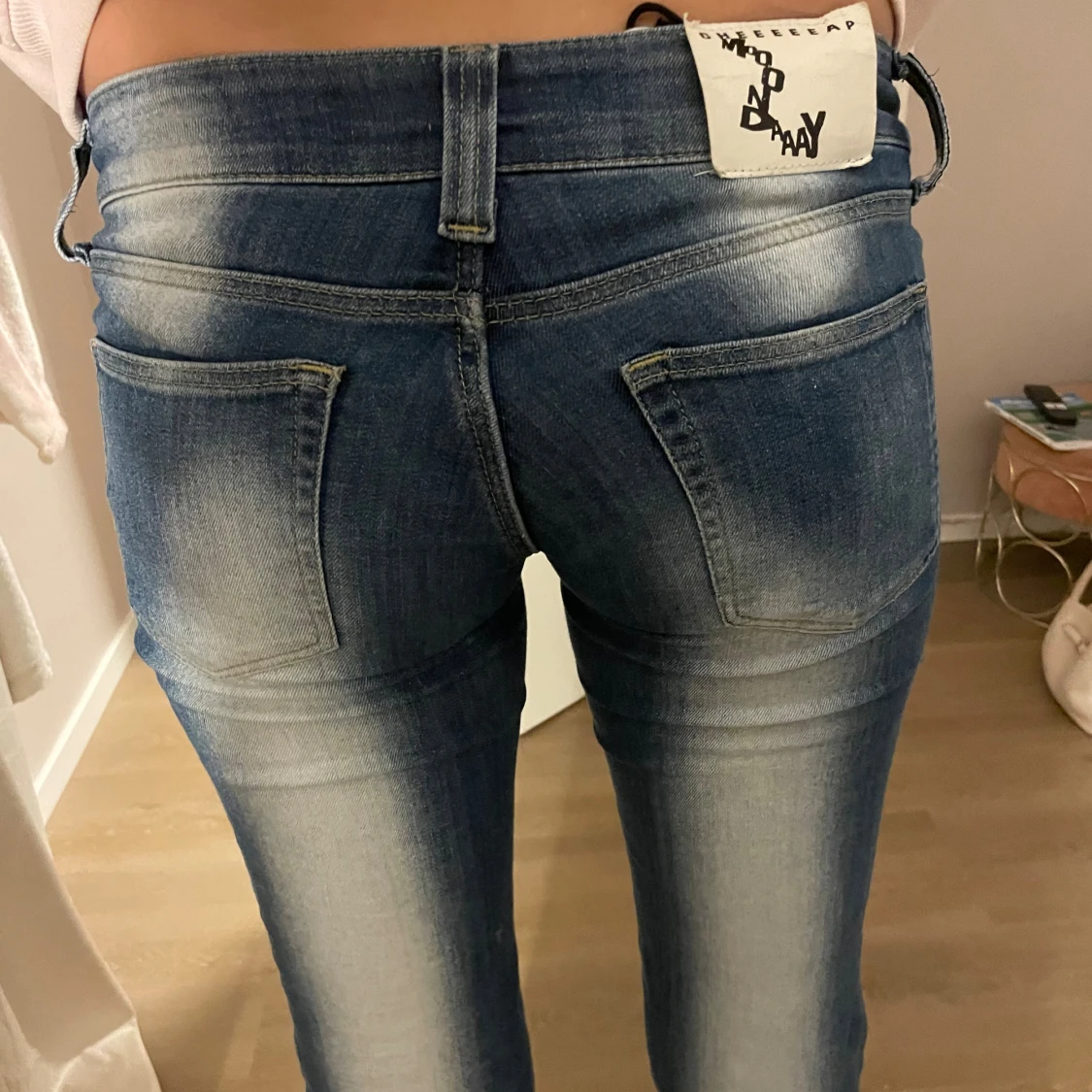 Blå bootcut jeans från Weekday, W27 - 1