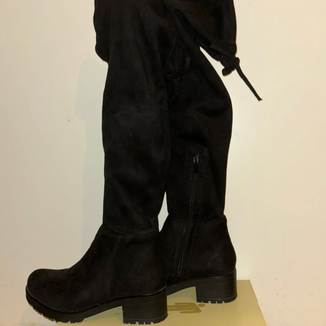 Svarta mockastövlar med snörning