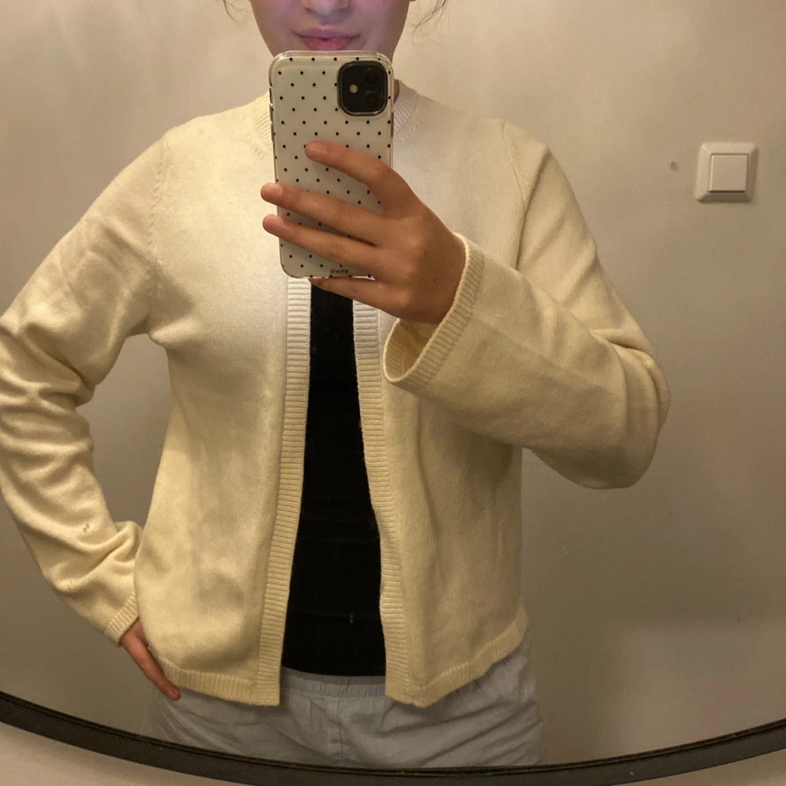  Krämvit stickad kofta  - 1