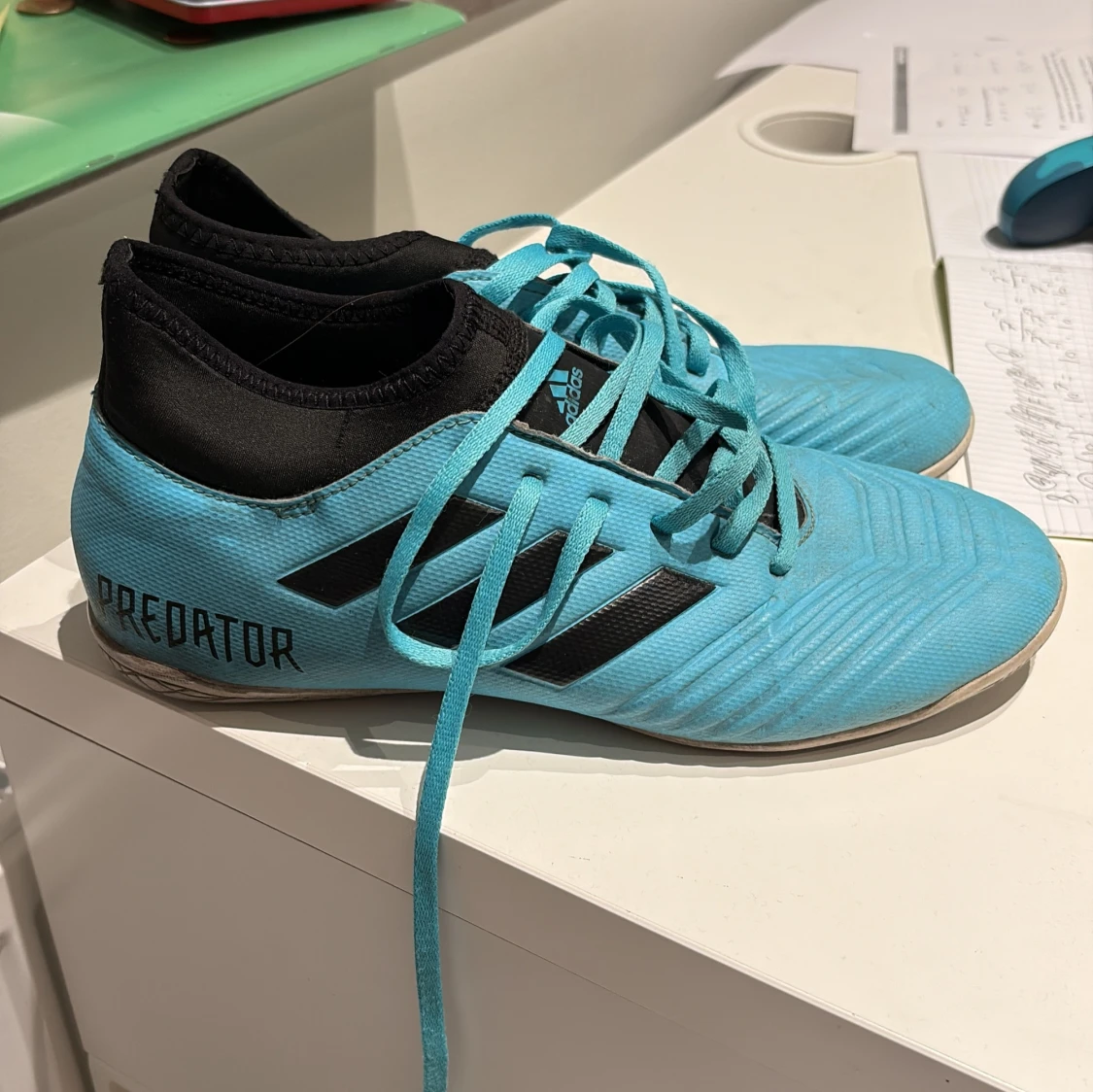 Adidas Predator blå fotbollsskor