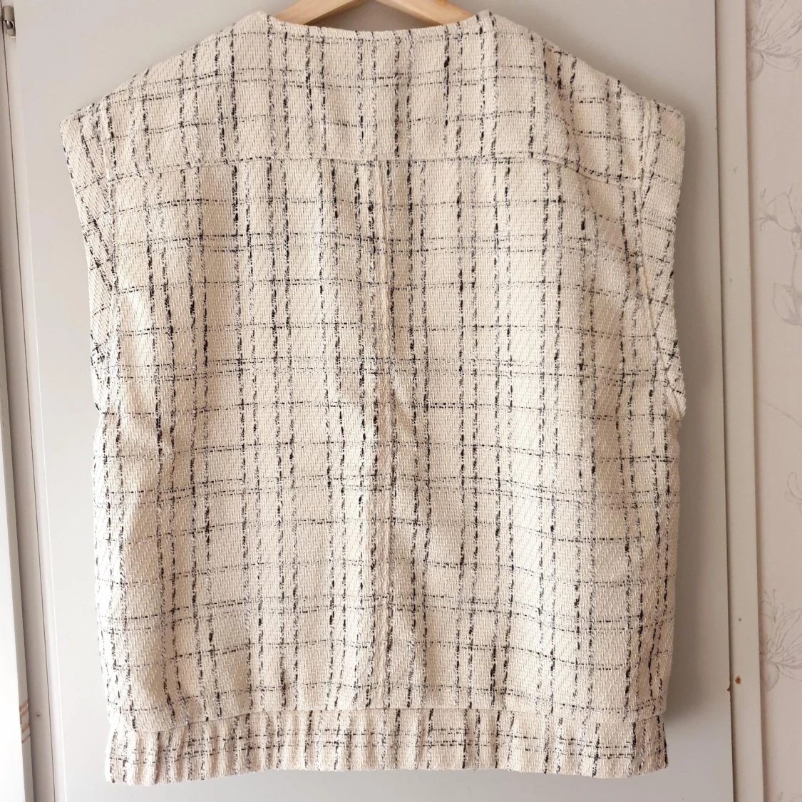 Lindex tweed väst med guldknappar - 1