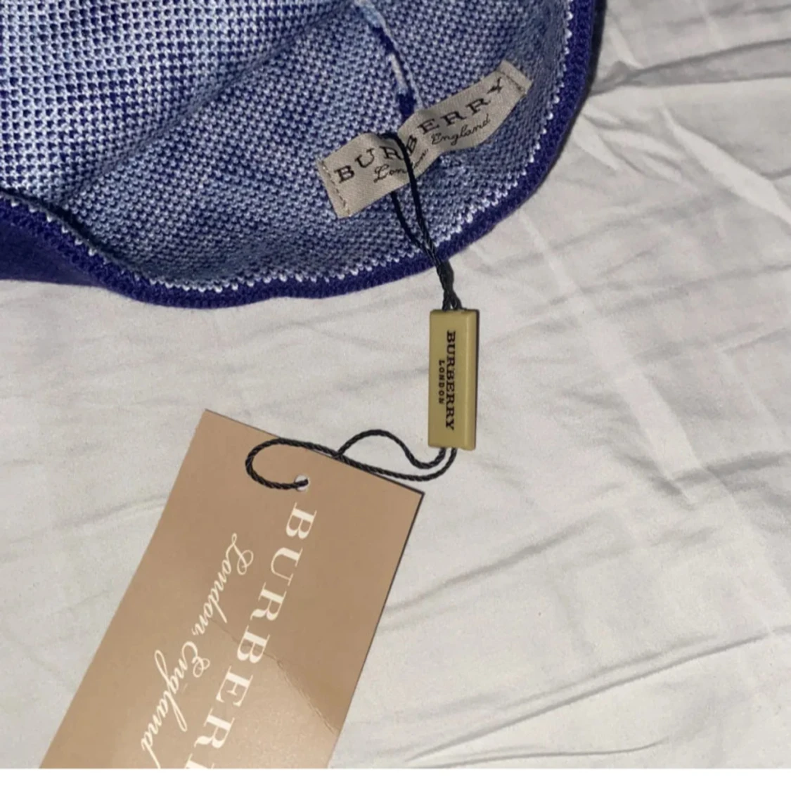 Blå vit Burberry mössa - 2