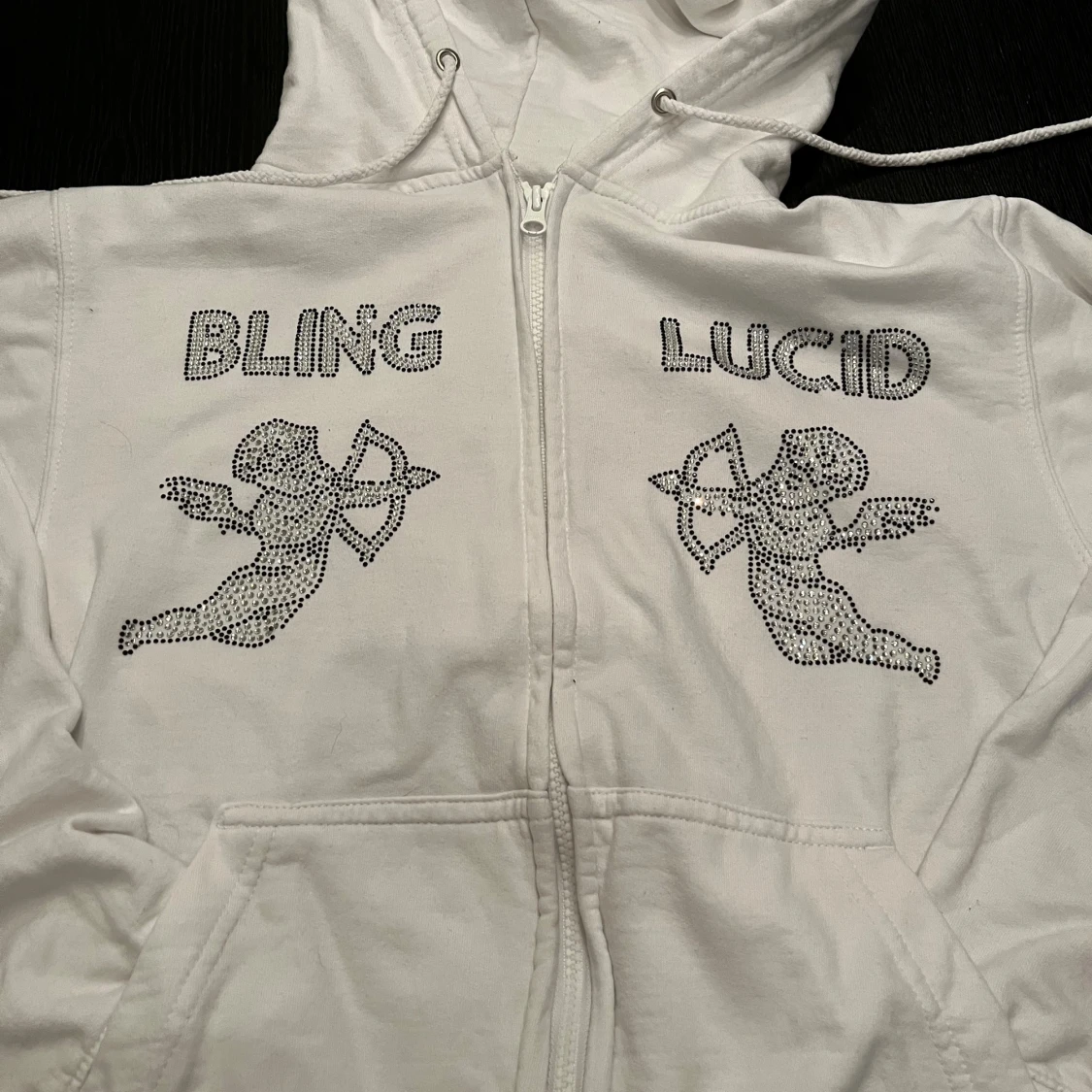 Vit hoodie Bling Lucid med änglar - 1