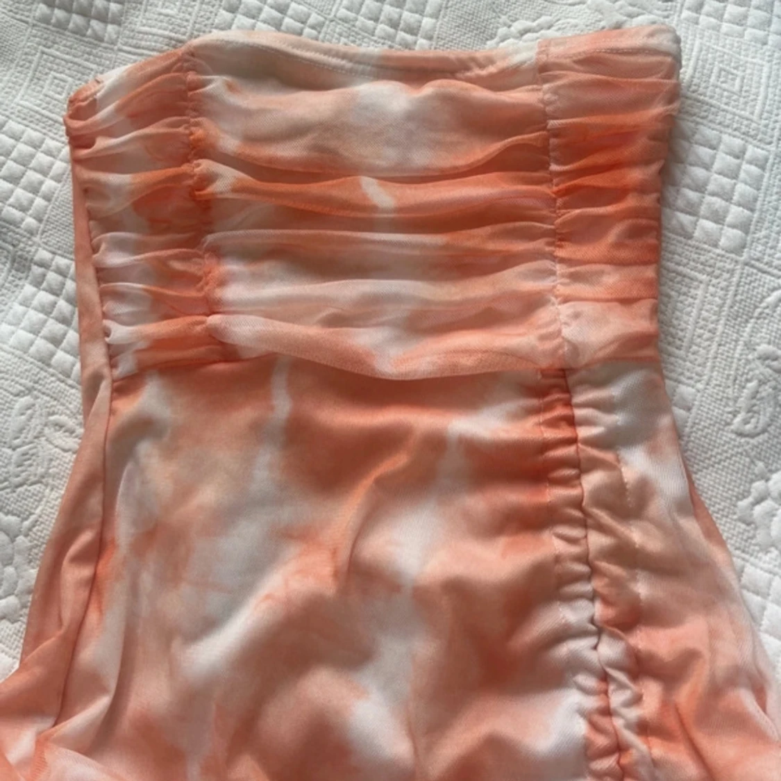 Orange och vit omlottklänning PrettyLittleThing 🧡 - 2