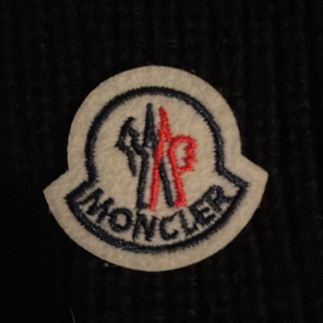 Svart Moncler mössa i ribbstickad ull - 1