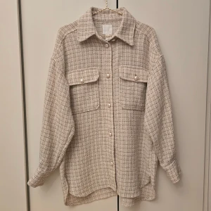H&M tweed överskjorta - Beskrivning kommer inom kort...