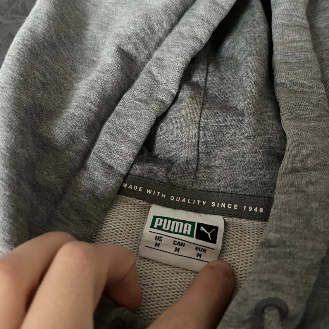 Grå hoodie från Puma med logga - 1