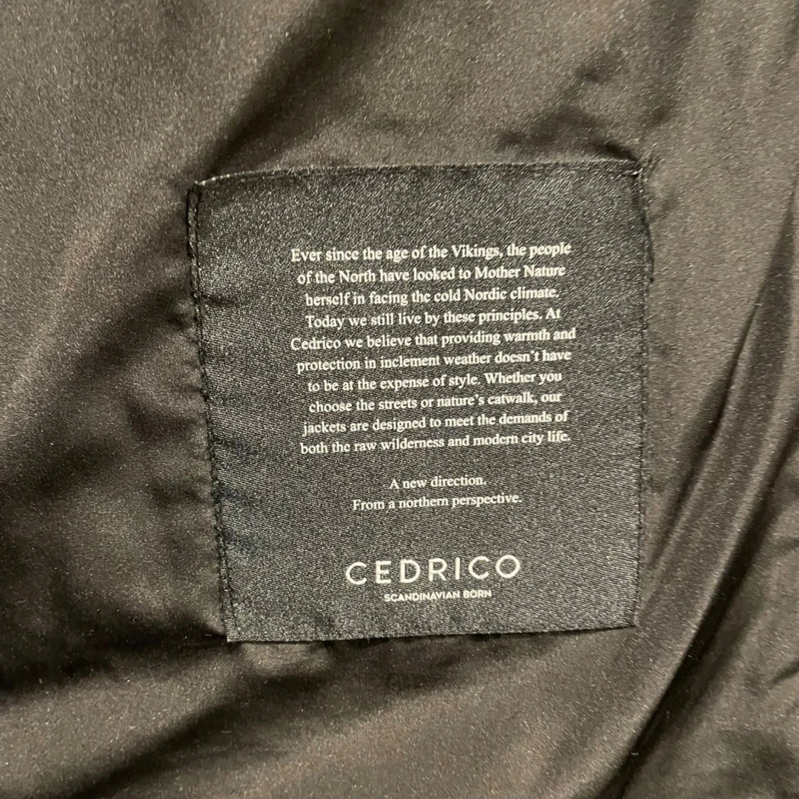 Svart dunjacka med päls från Cedrico - 4