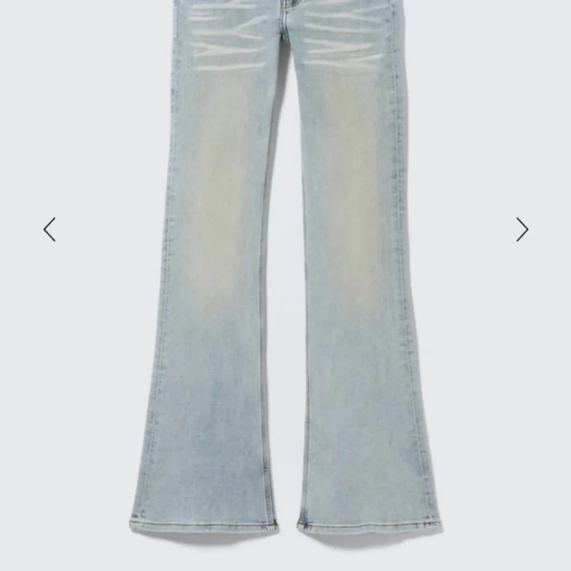Ljusblå bootcut jeans med slitningar - 1