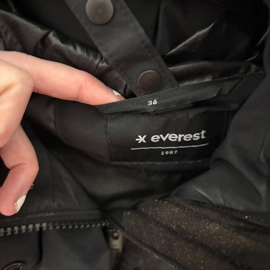 Svart pufferjacka från Everest - 3