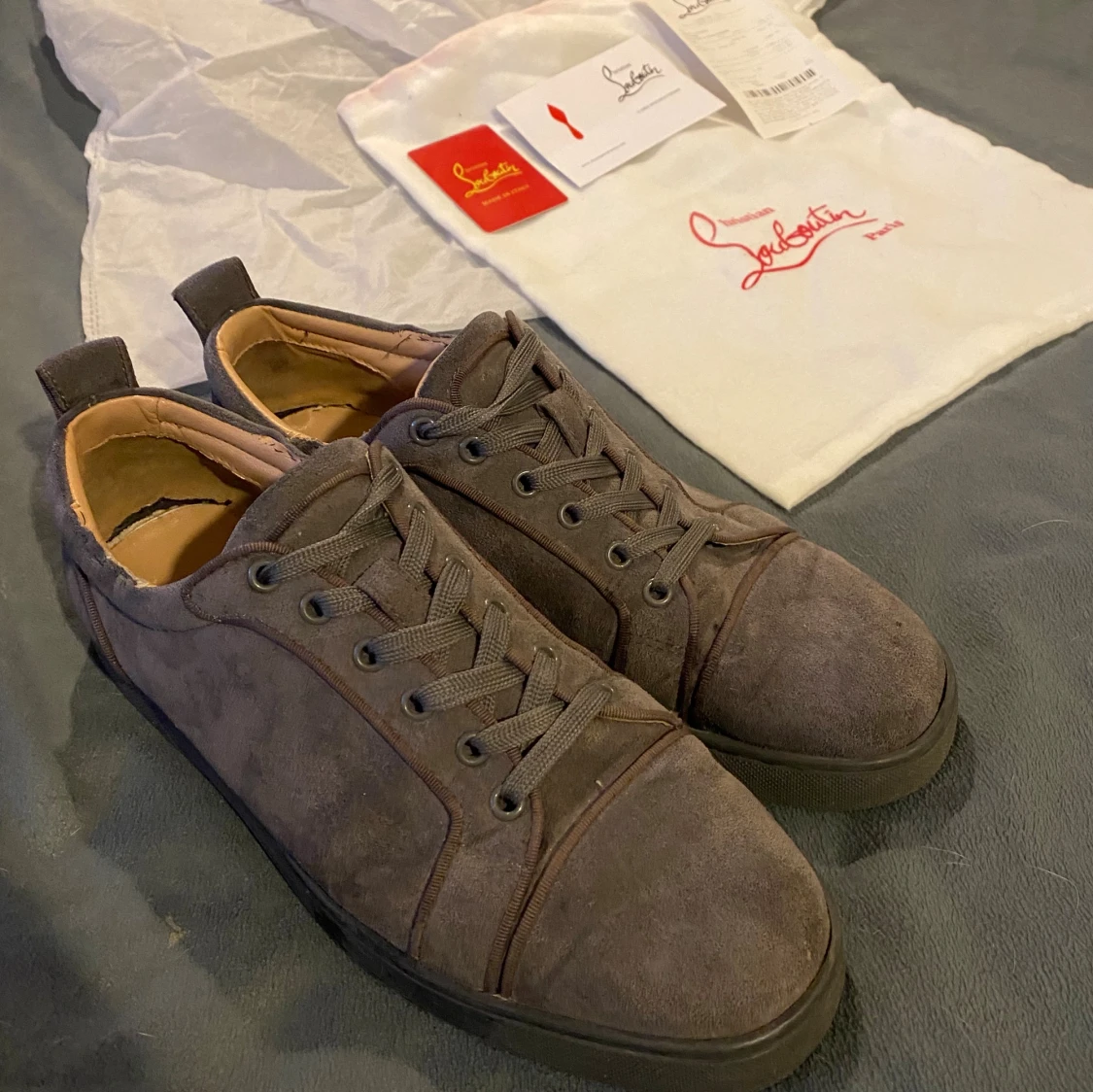 Gråa Louboutin skor - 2