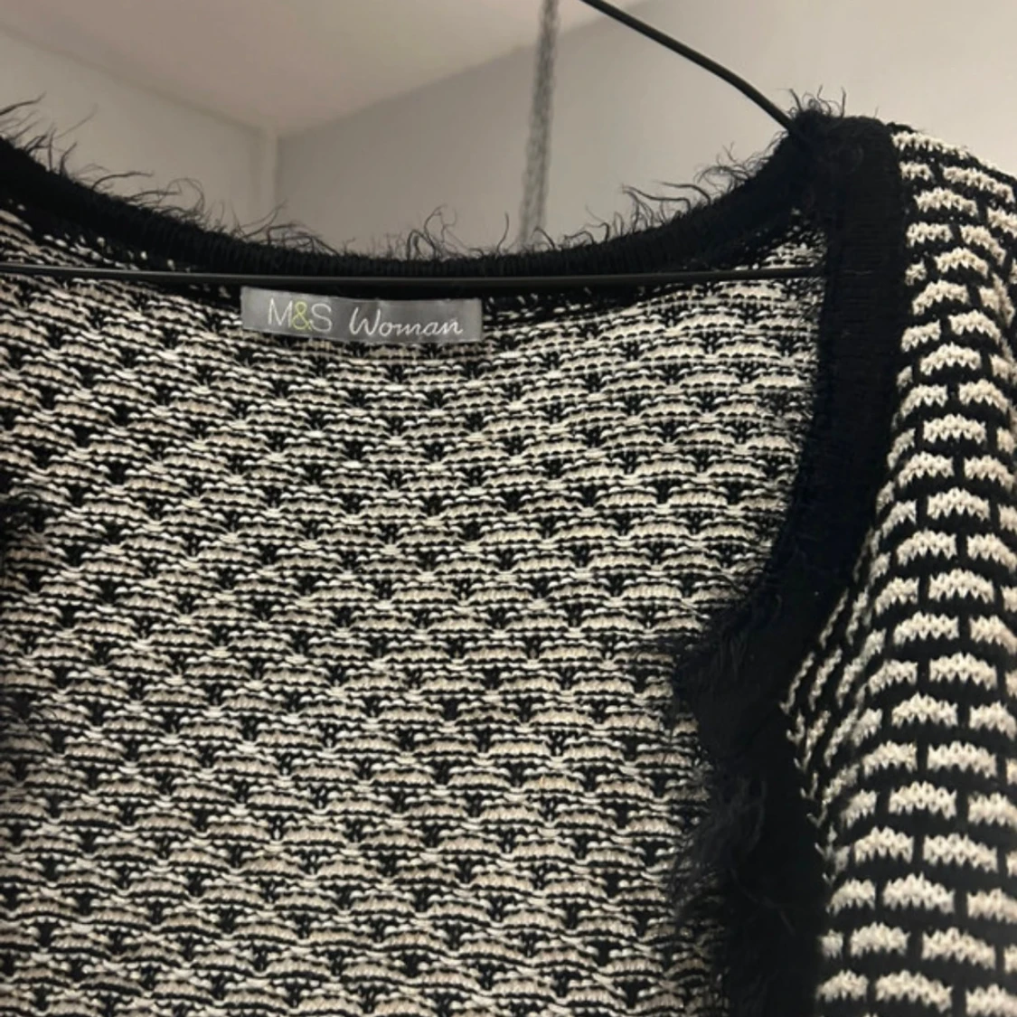 Svartvit mönstrad kofta från M&S Woman - 2