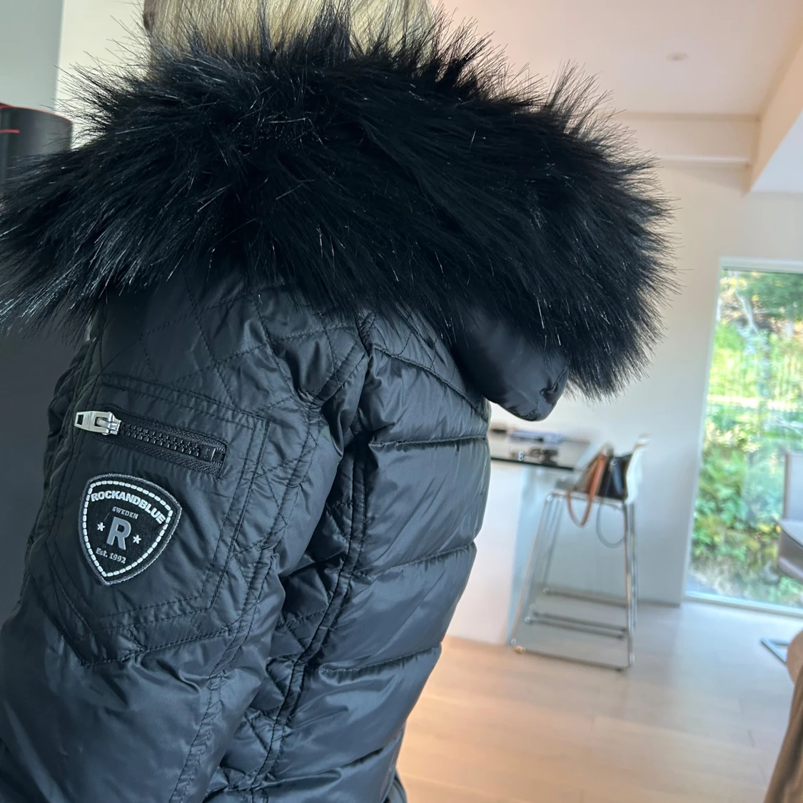 Svart Rockandblue dunjacka med päls - 1