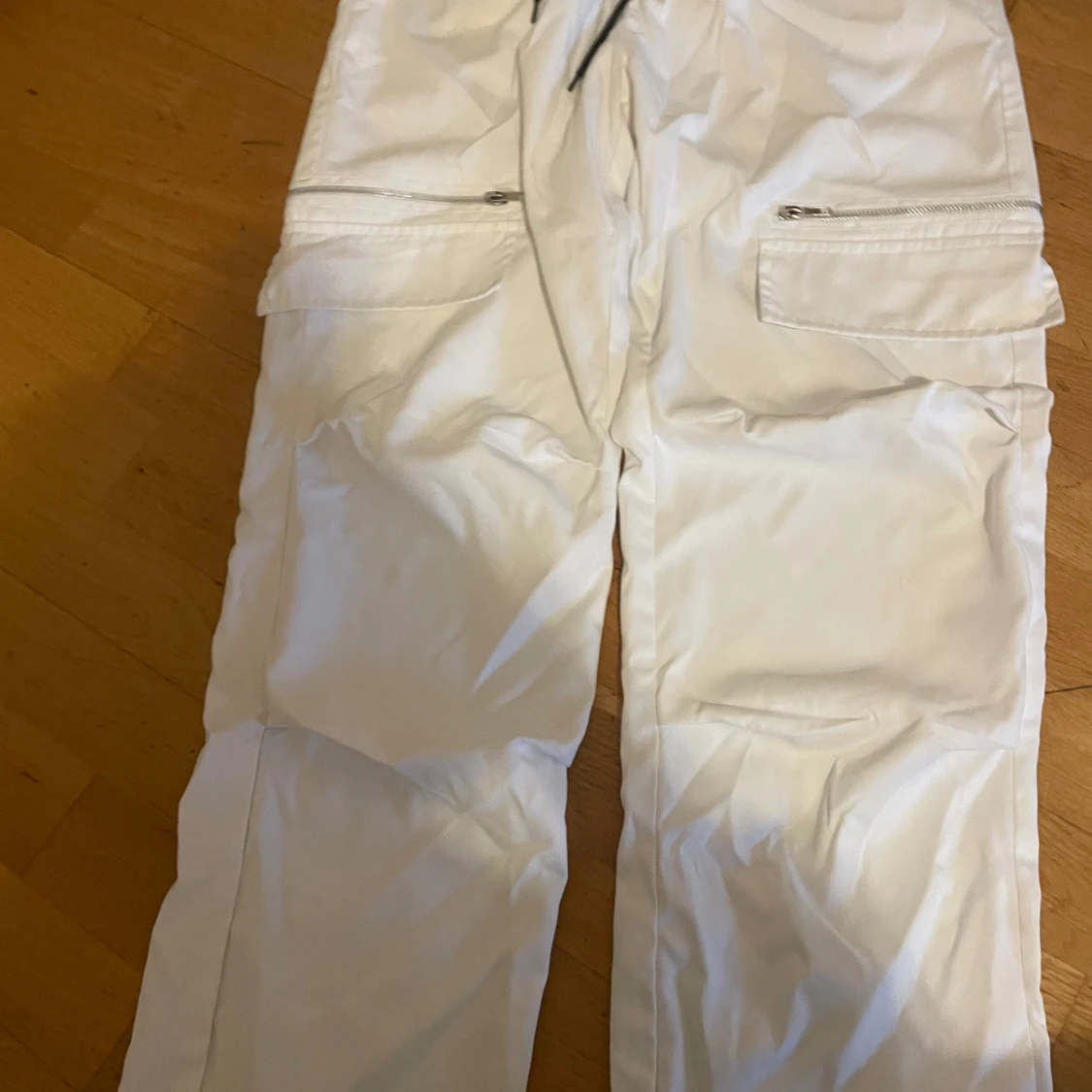 Vita cargopants med snörning, S