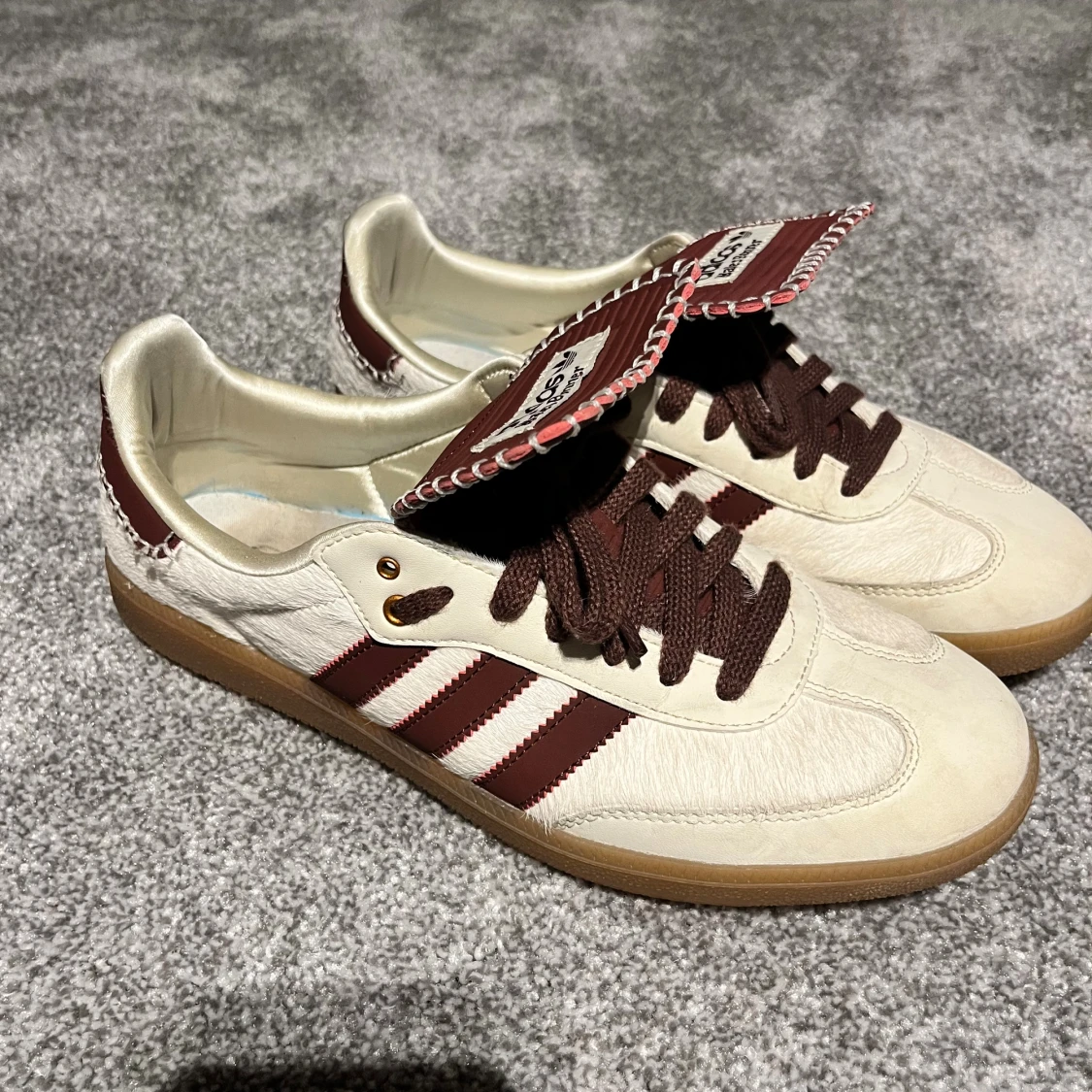 Adidas Wales Bonner sneakers vit/röd