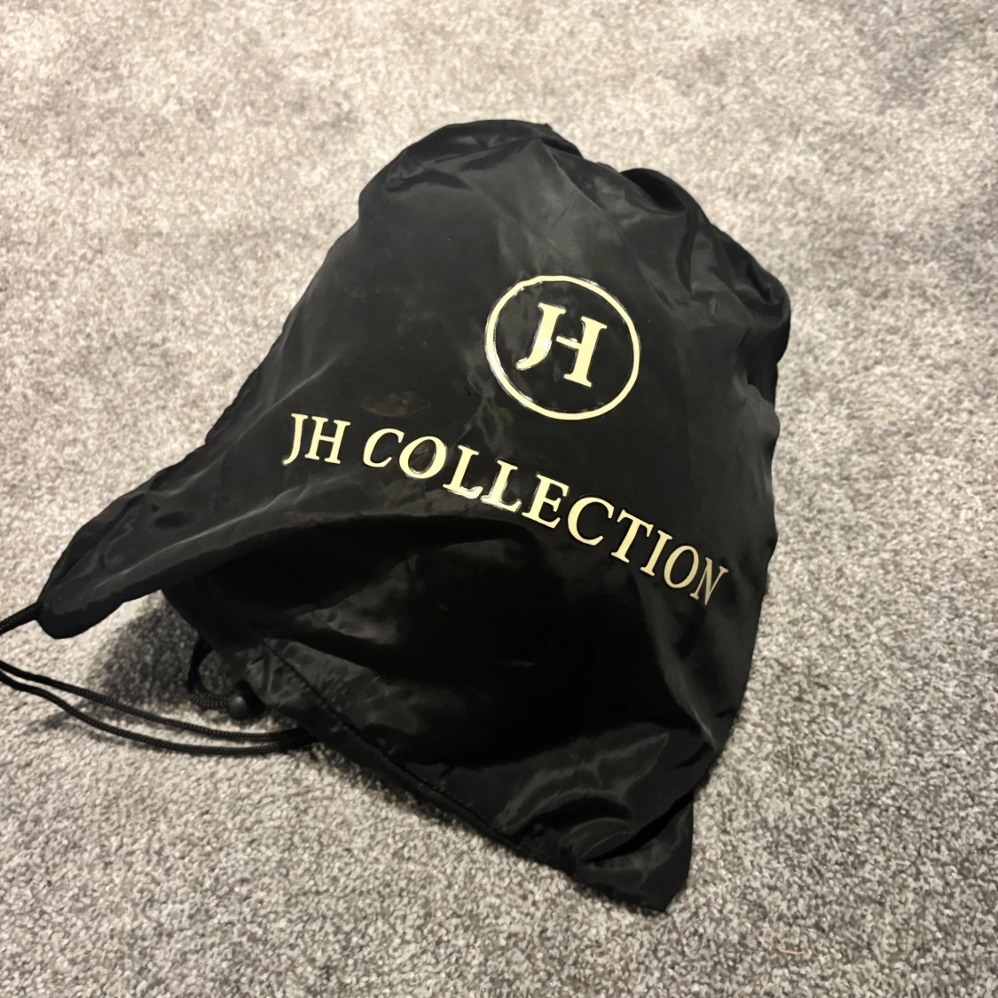 Svart ridhjälm från JH Collection - 1