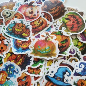 45st pumpor, halloween klistermärken/stickers - Klistermärken/stickers Motiv: pumpa  Antal: 45st Skick: ny/oanvänd  Kul att använda till pyssel, scrapbooking och annat. Kan tex användas till att dekorera din bärbara dator, anteckningsbok, resväska, etc.