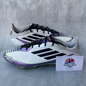 Adidas F50 - Adidas F50 ”Messi” storlek 42 2/3 i gott skick men en skadad dobb