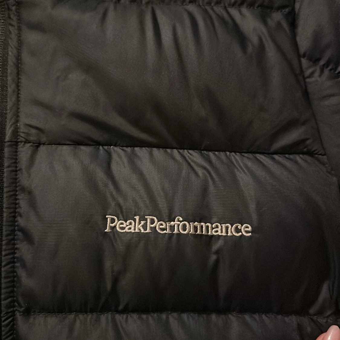 Svart Peak Performance dunjacka - 1