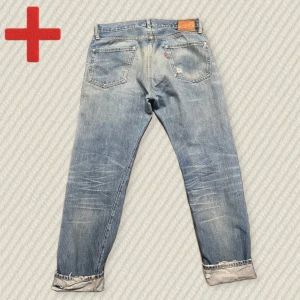 Vintage Selvedge Levis 501Z XX - Ett par riktigt feta Levis 501Z XX i storlek 34/32. Slitning på högra bakfickan, skriv om du har frågor!  Mått: Midja – 43 cm, Innersöm – 80 cm, Yttersöm – 104 cm, Lår – 30 cm, Benöppning – 19,5 cm. 