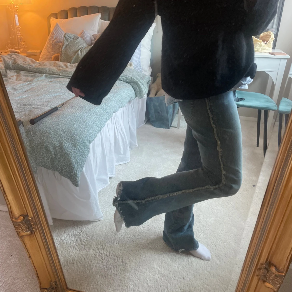 Blå bootcut jeans med råa kanter - 1