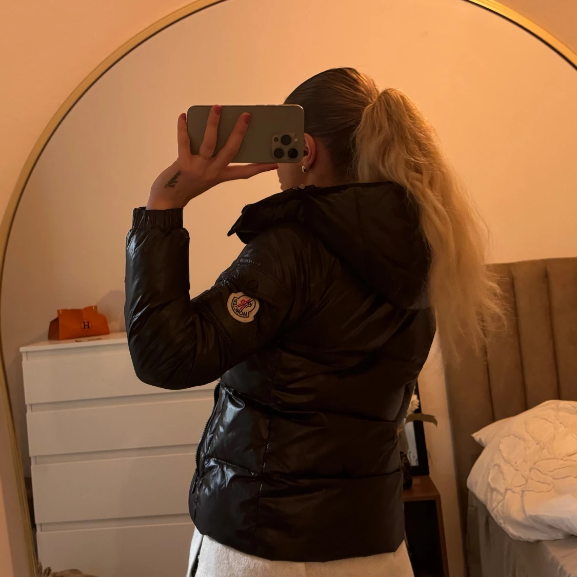 Moncler Svart pufferjacka med dragkedja - 3