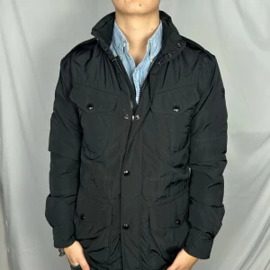 Polo Ralph Lauren Padded Jacka - Storlek: S ( passar en M eller en stor S)- Skick: 9/10 Nypris: 4000+ Modellen är 185cm & 78 kg 