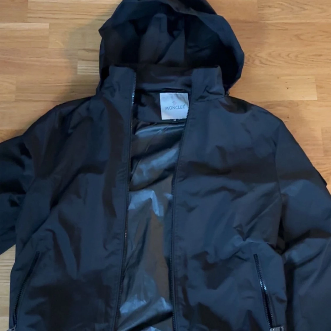 Svart vindjacka från Moncler