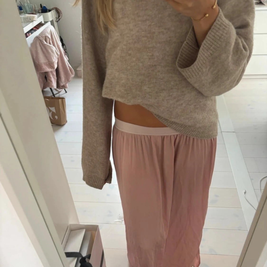 Ljusrosa långkjol med slits - 1