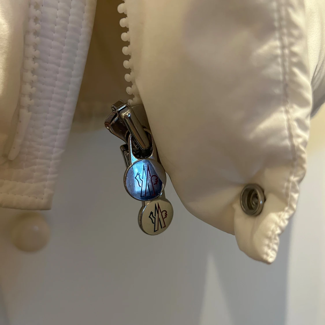 Vit Moncler jacka - 4