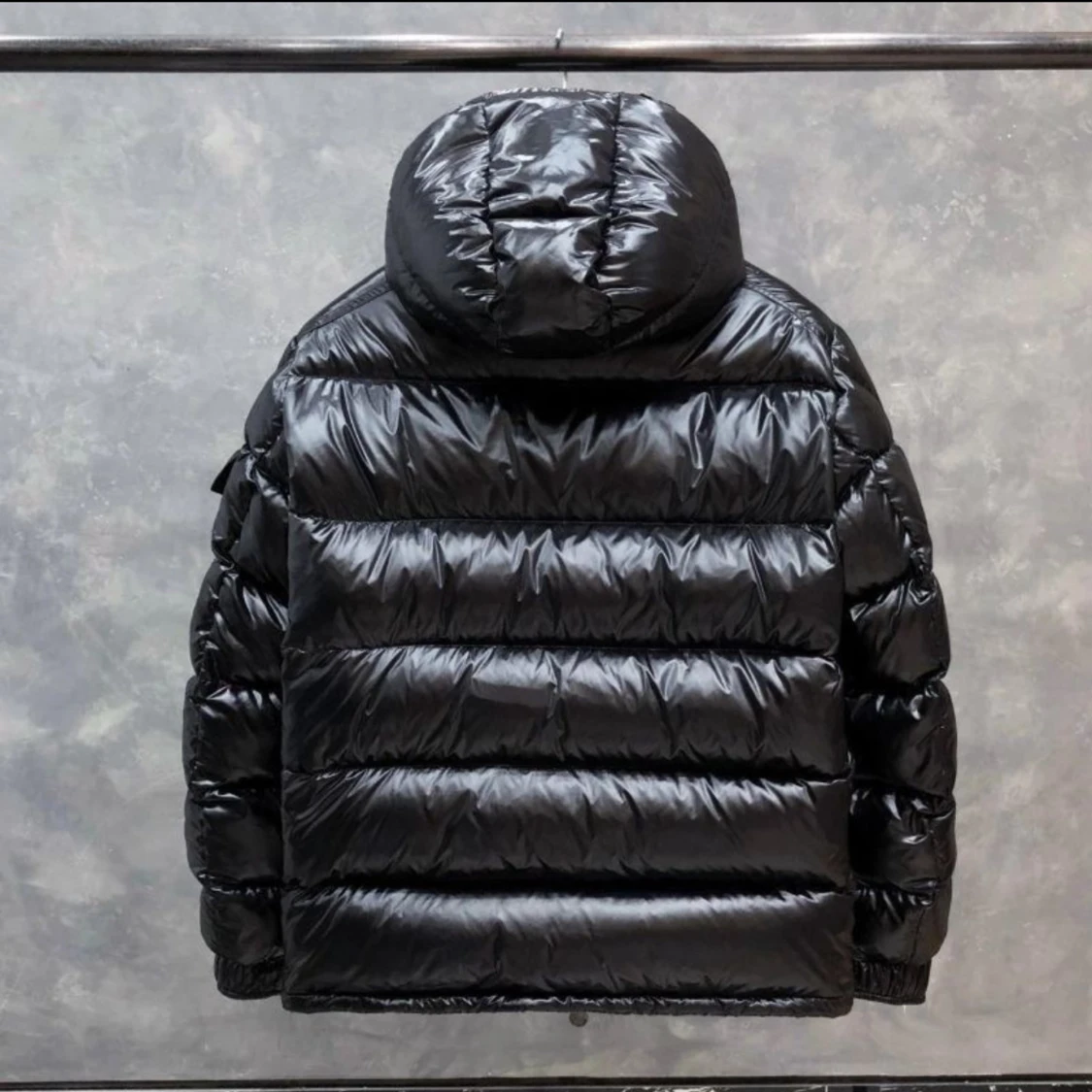 Svart Moncler pufferjacka med huva - 1