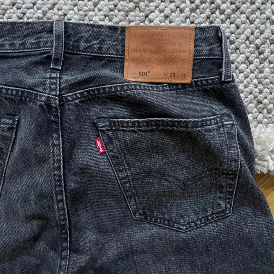 Levi's 501 svarta jeans W30 L32 - 2