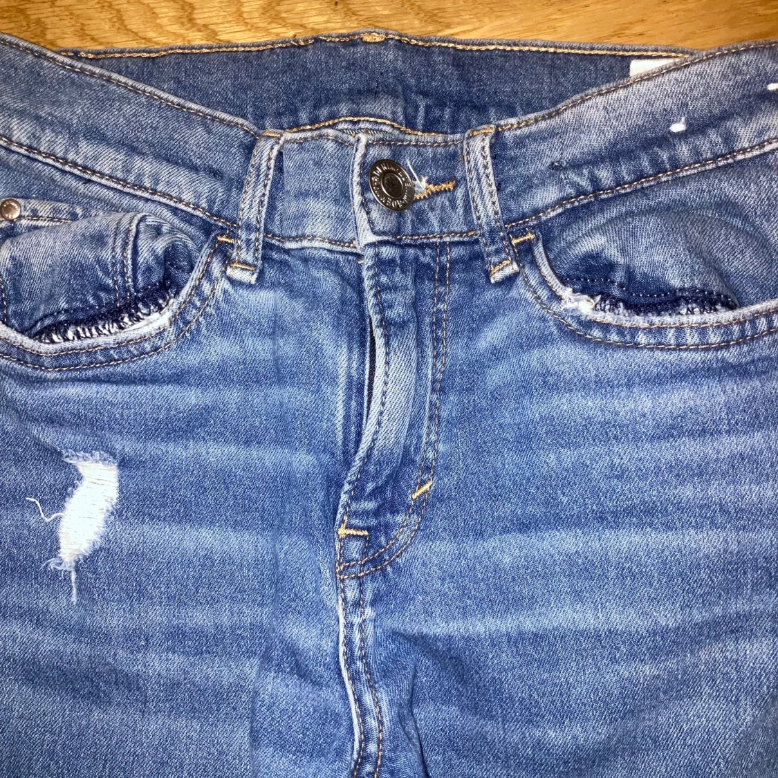 Blå slim fit jeans med slitningar - 2