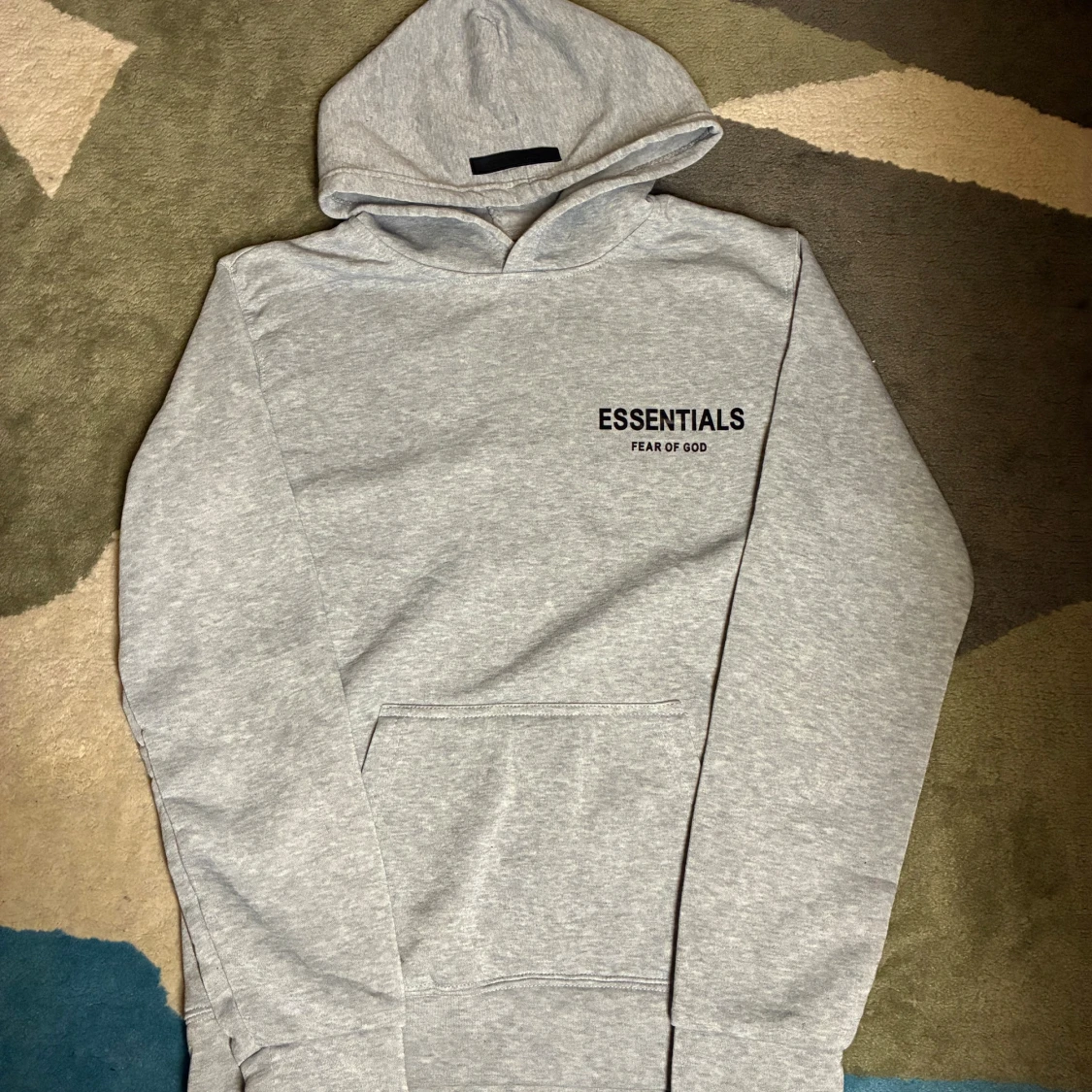 Grå Essentials Fear of God hoodie