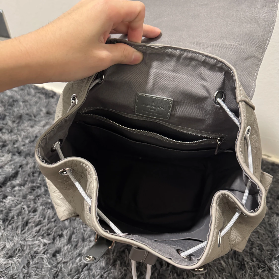 Grå Louis Vuitton ryggsäck i skinn - 4