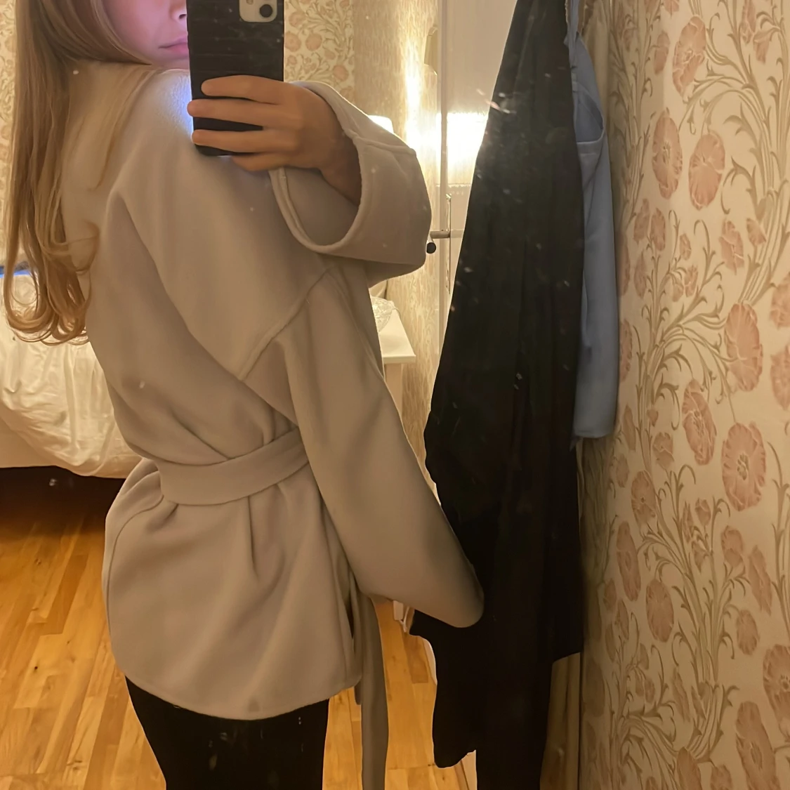 Beige omlottjacka med bälte - 2