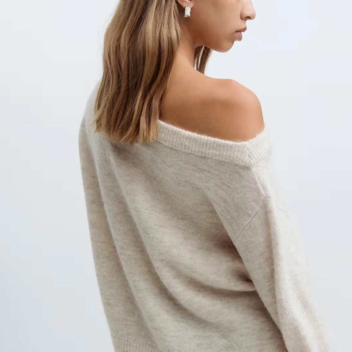 Beige offshoulder stickad tröja - 1