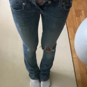 Miss me jeans - Säljer då de är för små! Köpta från Benin denim och midjemått är runt 36cm för referens är jag 165cm men de är lite långa.💕