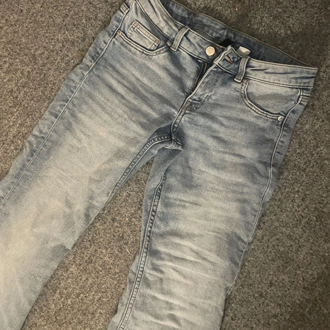Ljusblåa lowwaist bootcut jeans