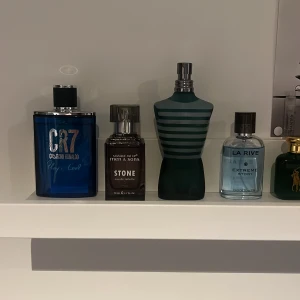 Parfymer för alla 👉🏻(vissa finns inte kvar så skriv)👈🏻 - Många parfymer. Alla finns inte kvar men nästan alla, i code Armani finns halva kvar 