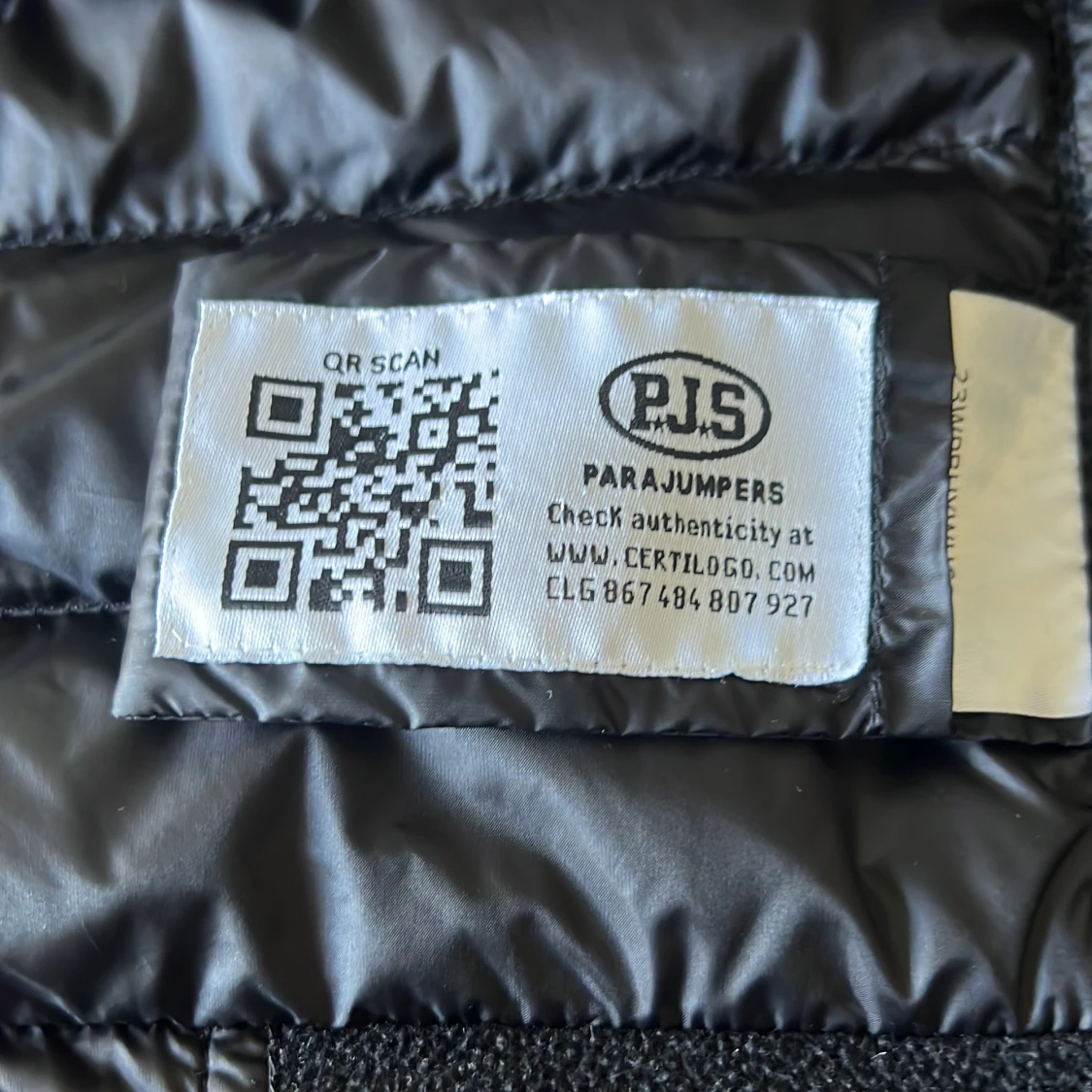 Svart dunväst från Parajumpers - 3