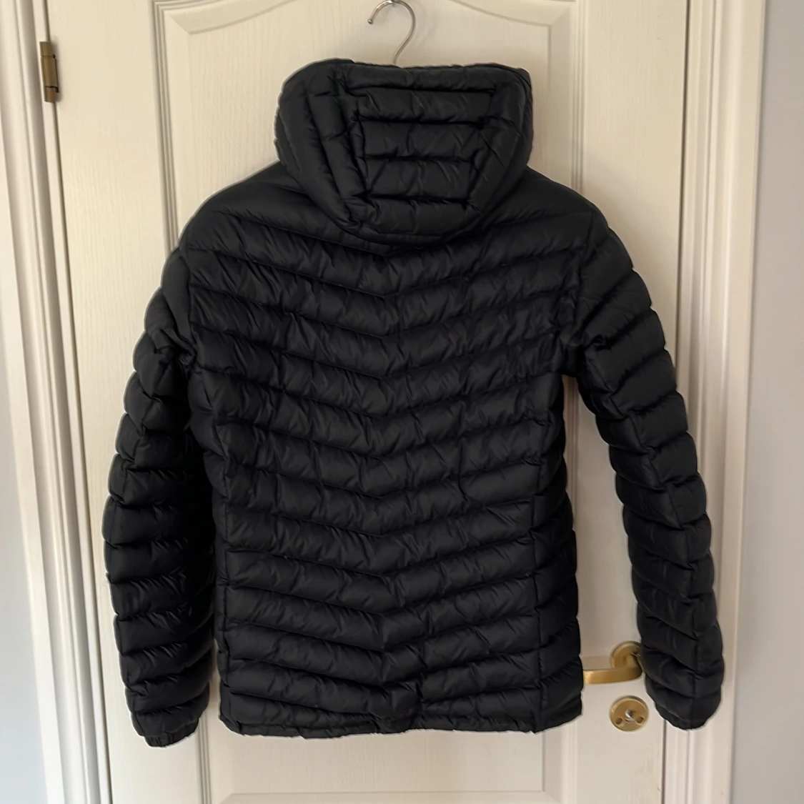 Svart Peak Performance pufferjacka S - 1