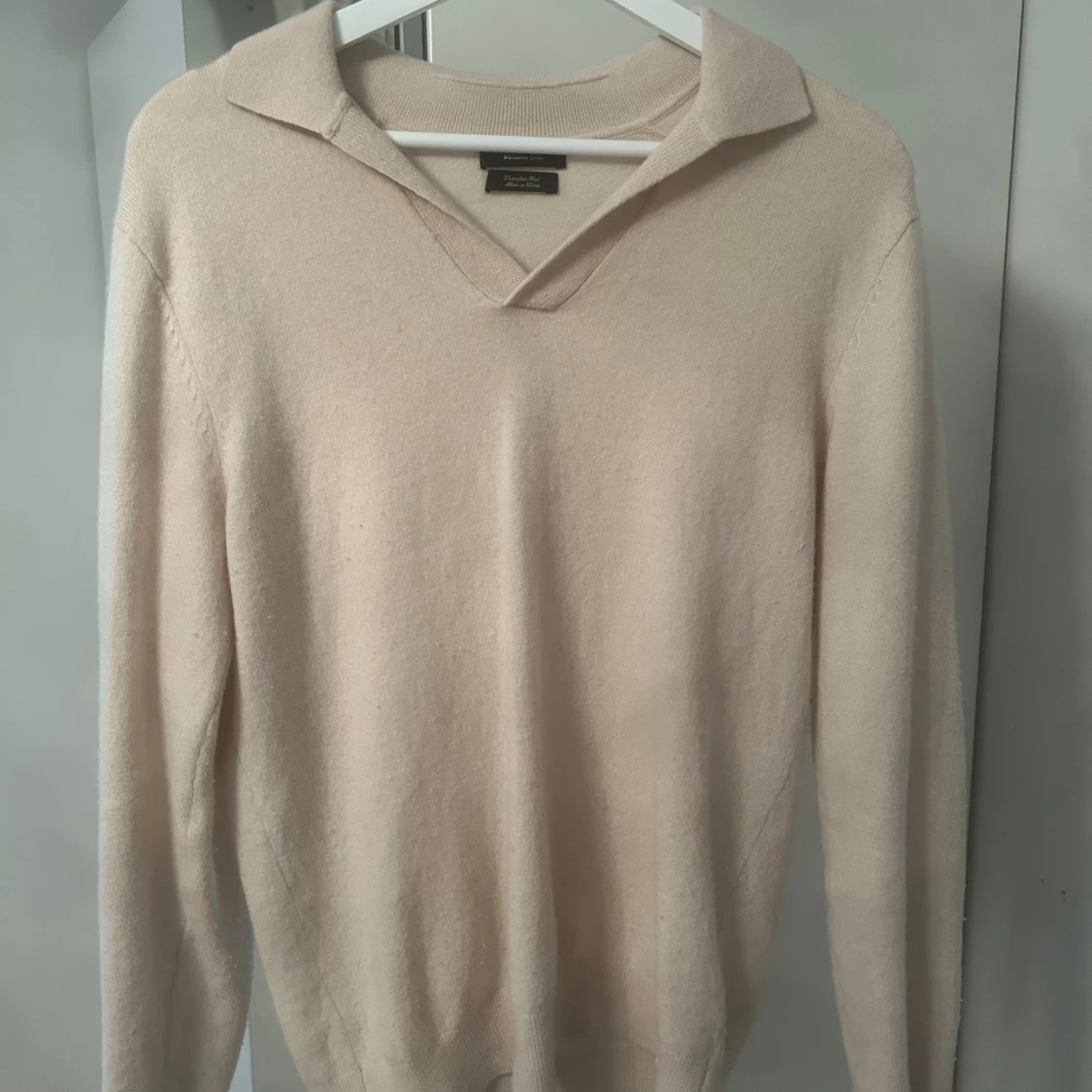 Beige ulltröja med krage från Massimo Dutti